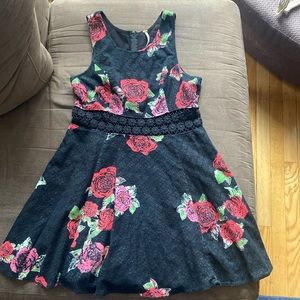 Free people black red rose cut out floral mid section dress 🤩🥰